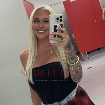 Selfie Pics from Blaire Logan - Private Escort Perth