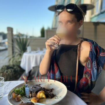 Selfie Pics from Bella Banks - Private Escort Sydney
