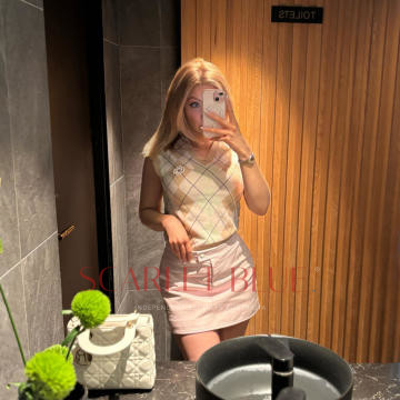 Selfie Pics from Chloe Piper - Private Escort Sydney