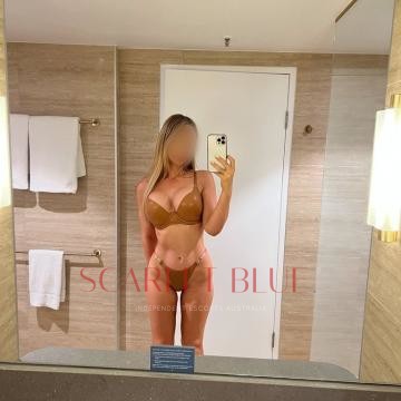Selfie Pics from Sienna Starr - Private Escort Gold Coast