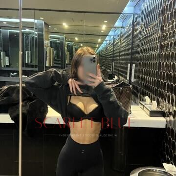 Selfie Pics from Sienna Jackson - Private Escort Touring