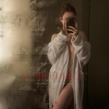 Selfie Pics from Louise Moore - Private Escort Melbourne