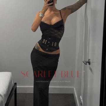 Selfie Pics from Mistress Layla Larue - Private Escort Gold Coast