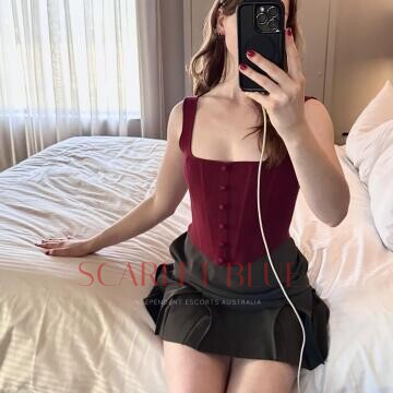 Selfie Pics from Louise Moore - Private Escort Melbourne