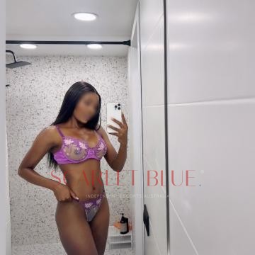 Selfie Pics from Yolandapenny - Private Escort Touring