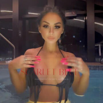 Selfie Pics from Bonnie Ryder - Private Escort Melbourne