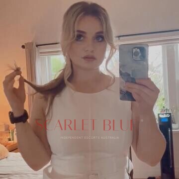 Selfie Pics from Sara Fennic - Private Escort Melbourne