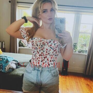 Selfie Pics from Sara Fennic - Private Escort Melbourne