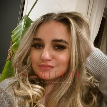 Selfie Pics from Sara Fennic - Private Escort Melbourne