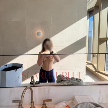 Selfie Pics from Sienna Jackson - Private Escort Touring