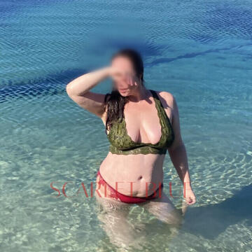 Selfie Pics from Amber Moore - Private Escort Melbourne