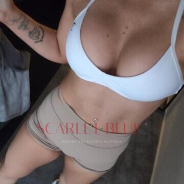 Selfie Pics from Kendal Harvey - Private Escort Touring