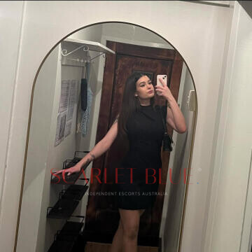 Selfie Pics from Lola Loves - Private Escort Brisbane