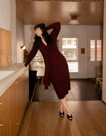 Private escort - Violet Wells is touring to Hobart by invitation
