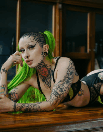 Private escort - Frankie Phantom touring to Sydney