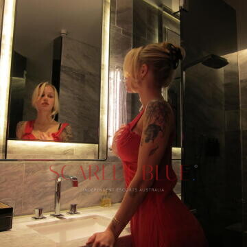 Selfie Pics from Lara Fox - Private Escort Sydney