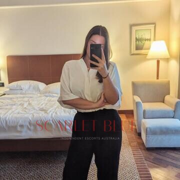 Selfie Pics from Khloé Roy - Private Escort Hong Kong