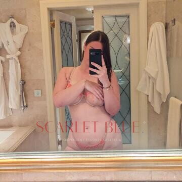 Selfie Pics from Khloé Roy - Private Escort Hong Kong