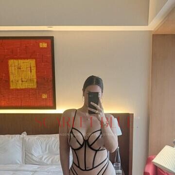 Selfie Pics from Khloé Roy - Private Escort Hong Kong