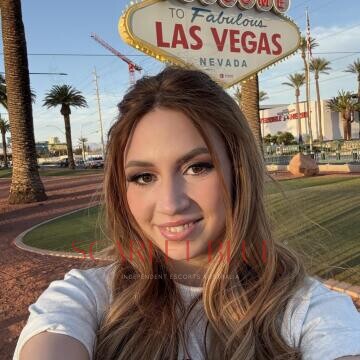 Selfie Pics from Anna Diamond - Private Escort Touring