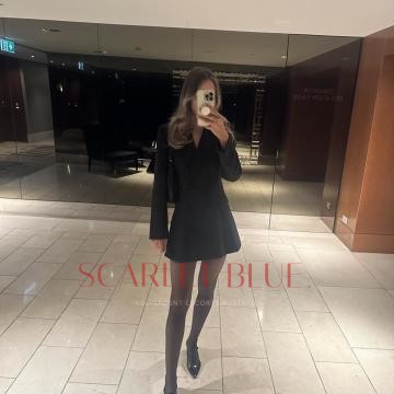 Selfie Pics from Claire Harvey - Private Escort Adelaide