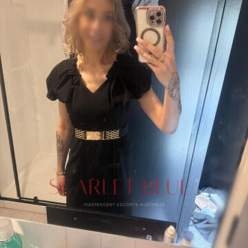 Selfie Pics from Honey Hazel - Private Escort Queenstown