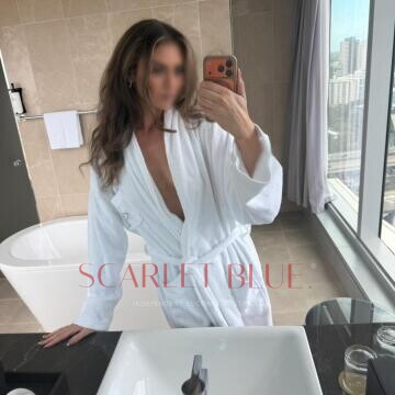 Selfie Pics from Piper Lovell - Private Escort Melbourne