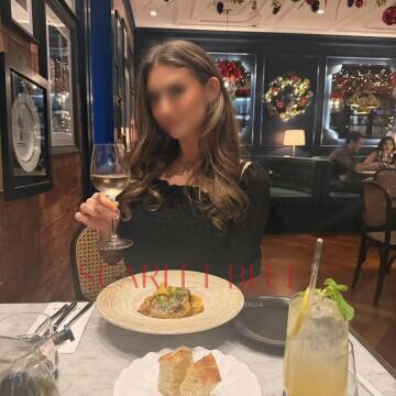 Selfie Pics from Piper Lovell - Private Escort Melbourne