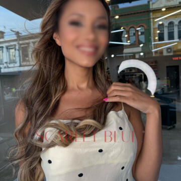 Selfie Pics from Mel Arlen - Private Escort Touring