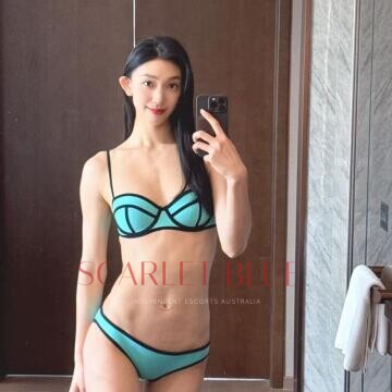 Selfie Pics from Linda J - Private Escort Rockhampton