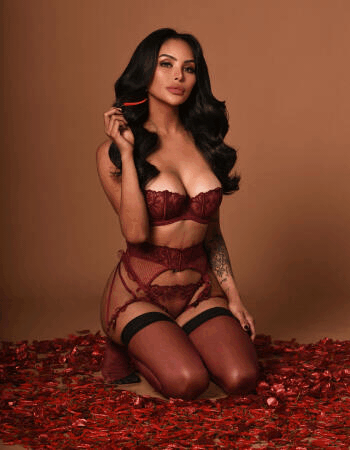 Private escort - Tremendous Selina Quintanilla touring to Melbourne