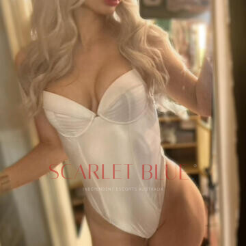 Selfie Pics from Sarah May - Private Escort Brisbane