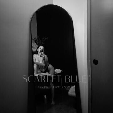 Selfie Pics from Emily Summers - Private Escort Brisbane