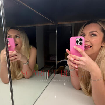 Selfie Pics from Chelsea Green - Private Escort Brisbane