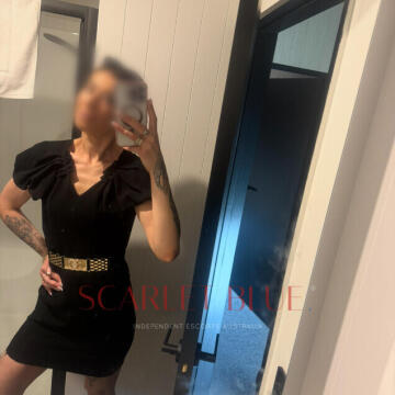 Selfie Pics from Honey Hazel - Private Escort Queenstown
