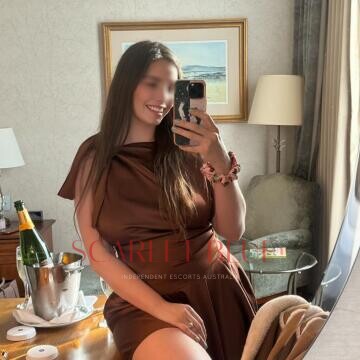 Selfie Pics from Elowyn Nonesuch - Private Escort Melbourne