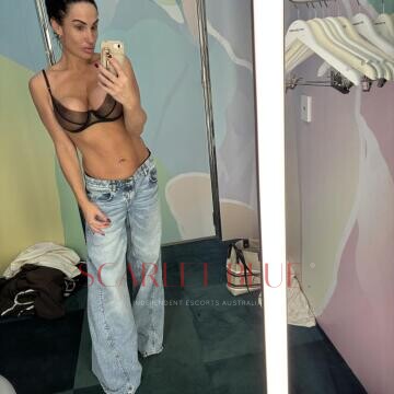 Selfie Pics from Capri Collins - Private Escort Gold Coast