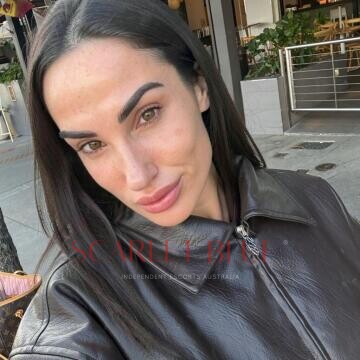 Selfie Pics from Capri Collins - Private Escort Gold Coast