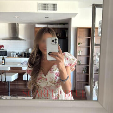 Selfie Pics from Mel Arlen - Private Escort Melbourne