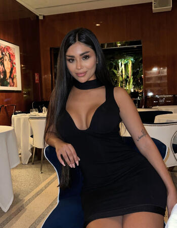 Busty escort - Catalina Nunes