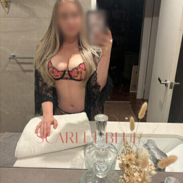 Selfie Pics from Lola Blue - Private Escort Perth