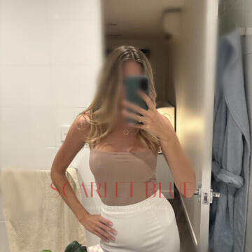 Selfie Pics from Sydney Reede - Private Escort Brisbane