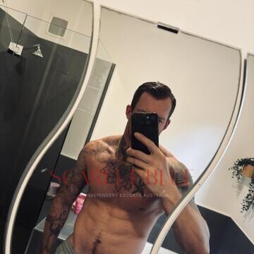 Selfie Pics from Max Sterling - Private Escort Melbourne