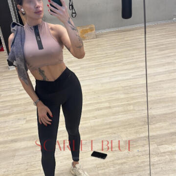 Selfie Pics from Manuela Prado - Private Escort Touring