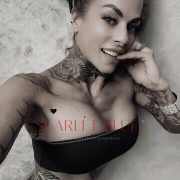 Selfie Pics from Lola Cruzova - Private Escort Melbourne