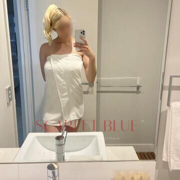 Selfie Pics from Alison Bardot - Private Escort Perth