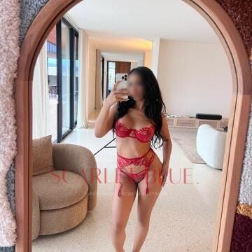 Selfie Pics from Lola Valentina - Private Escort Touring