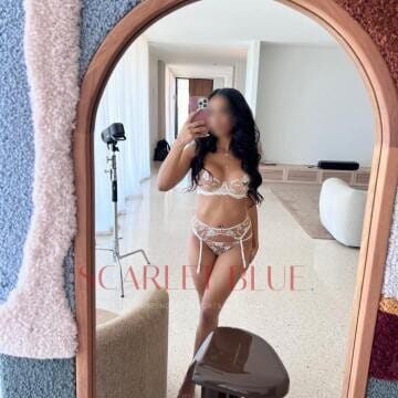 Selfie Pics from Lola Valentina - Private Escort Touring