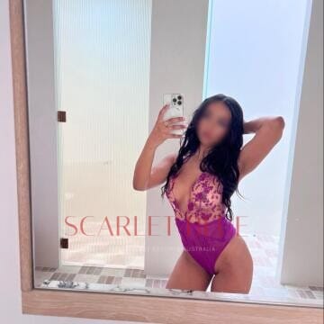 Selfie Pics from Lola Valentina - Private Escort Touring
