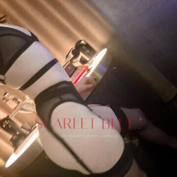 Selfie Pics from Louise Moore - Private Escort Melbourne